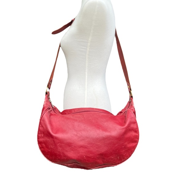 Vintage IL Bisonte Red Leather Half Moon Crescent Crossbody Bag Used